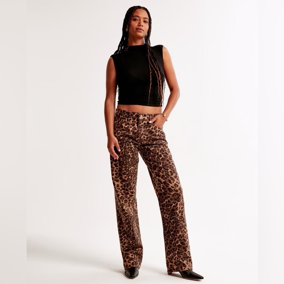 Abercrombie & Fitch Denim - NWT Abercrombie & Fitch  low rise baggy  jeans in leopard print.